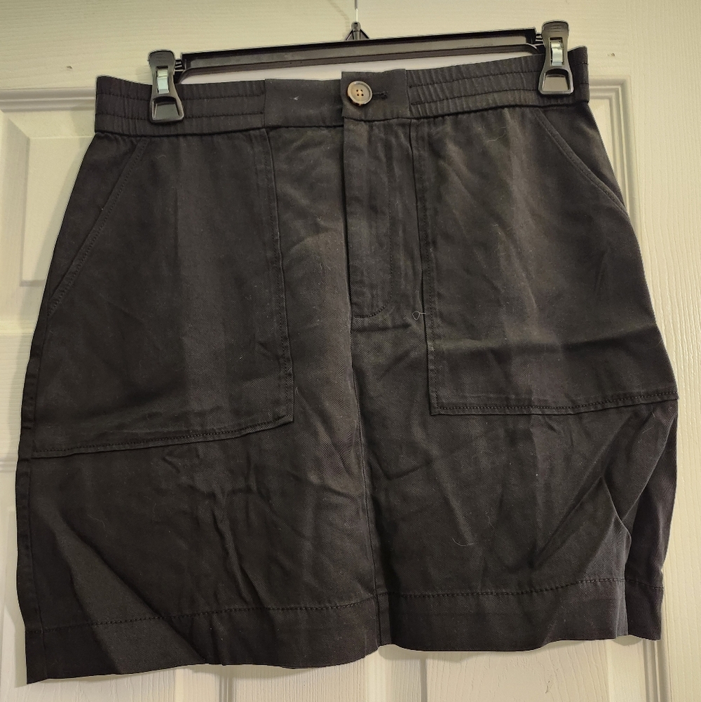 NWT LOFT Black Skirt with Pockets Size M